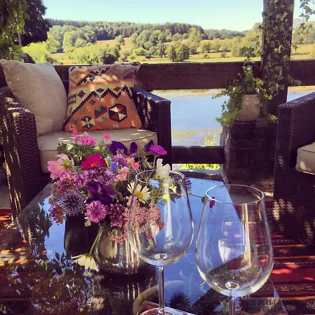 La Maison Blanche De Martue Bed & Breakfast