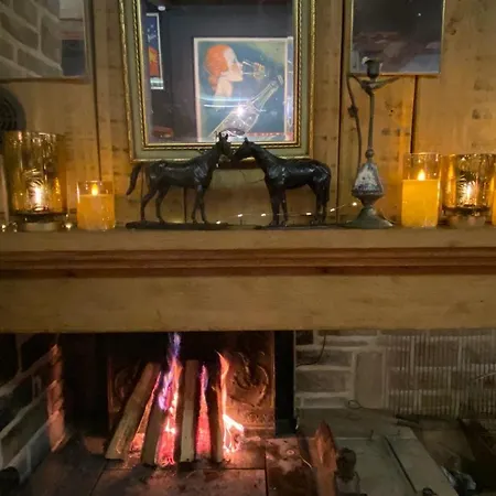 La Maison Blanche De Martué Bed & Breakfast *