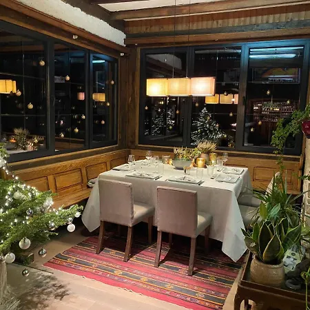 La Maison Blanche De Martue Bed & Breakfast *
