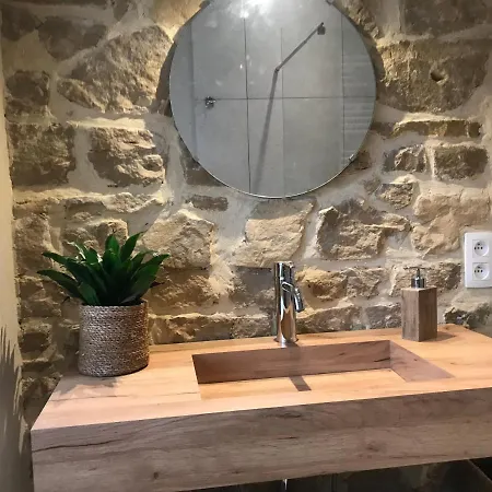 La Maison Blanche De Martue Bed & Breakfast
