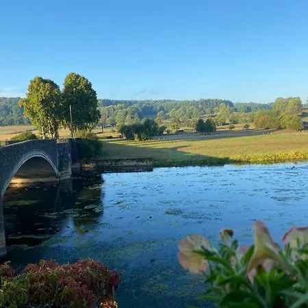 Bed & Breakfast La Maison Blanche De Martue 3*