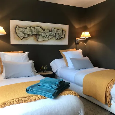 Bed & Breakfast La Maison Blanche De Martue 3*