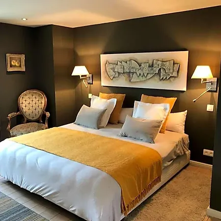 La Maison Blanche De Martue Bed & Breakfast