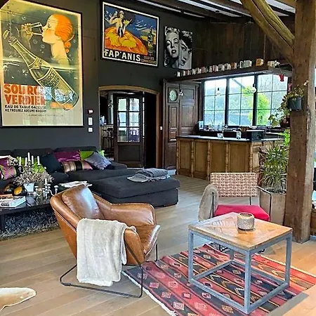 Bed & Breakfast La Maison Blanche De Martue 3*