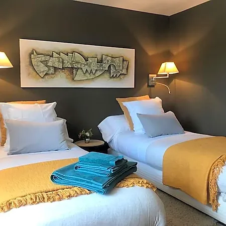 Bed & Breakfast La Maison Blanche De Martue 3*