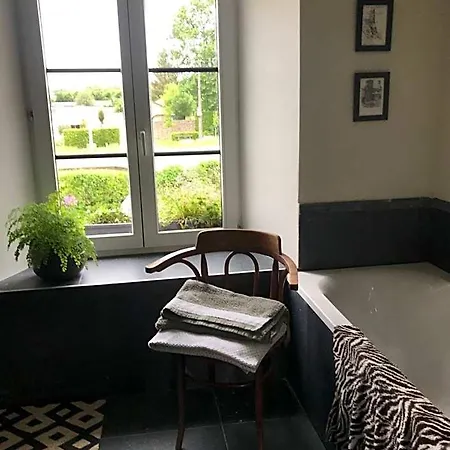 La Maison Blanche De Martue Bed & Breakfast