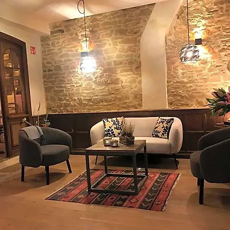 Bed & Breakfast La Maison Blanche De Martue 3*