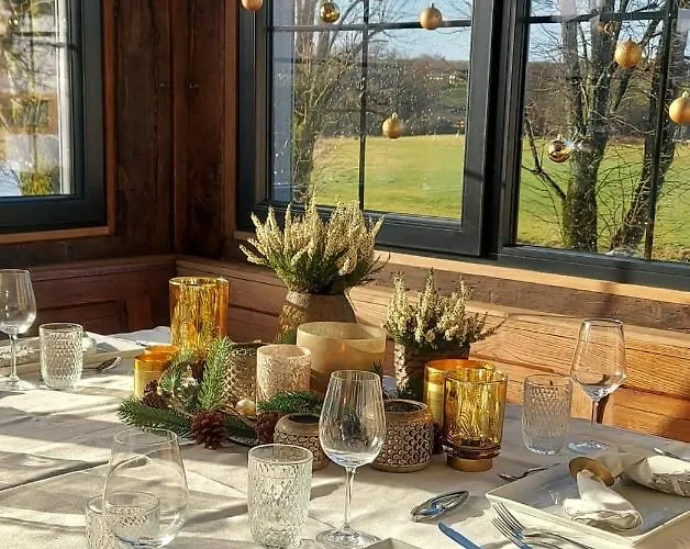 Couette-café La Maison Blanche De Martué 3*